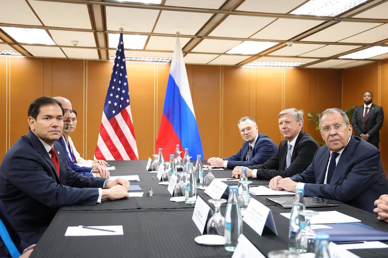 Delegaciones encabezadas por el secretario de Estado de EE.UU., Marco Rubio, y el ministro ruso de Exteriores, Serguéi Lavrov, se reunieron hoy en Manila, Filipinas.