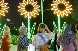 Las autoridades iraníes impidieron este sábado que la familia de Mahsa Amini organizara una ceremonia para conmemorar un año de su muerte y detuvieron brevemente a su padre, denunciaron grupos de derechos humanos en el aniversario del fallecimiento de la joven que desató una ola de protestas.