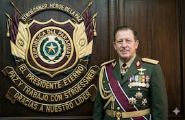 Diputados colorados insisten en volver a escudos utilizado en la época del dictador Alfredo Stroessner.