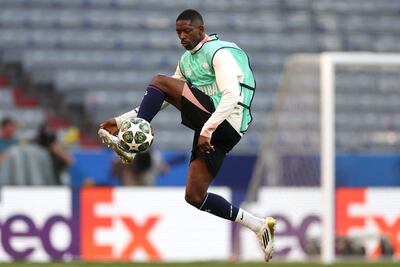 El delantero francés del Paris Saint-Germain #10 Ousmane Dembélé controla el balón en el aire durante la sesión de entrenamiento del día previo a la final de la UEFA Champions League de fútbol entre el Inter de Milán y el Paris Saint-Germain (PSG) en Múnich, sur de Alemania,