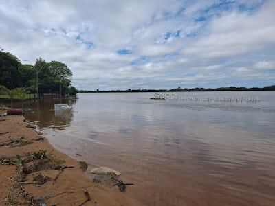 Zona ribereña de Ayolas afectada por crecida del río Paraná.