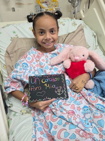 Mía junto a su familia espera que pronto llegue un ángel donante a su vida.
