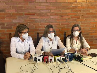 Las hermanas Silvana, Beatriz y Lorena Denis Bareiro, durante la conferencia de prensa.