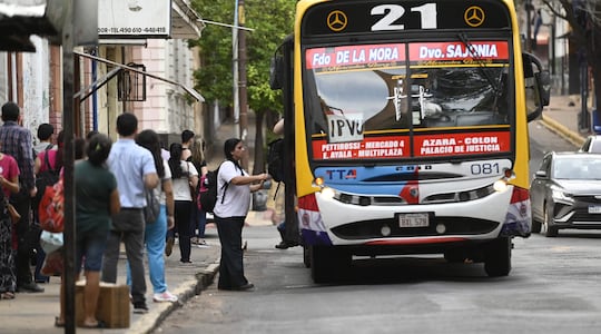 Usuarios siguen padeciendo largas esperas y unidades en mal estado.