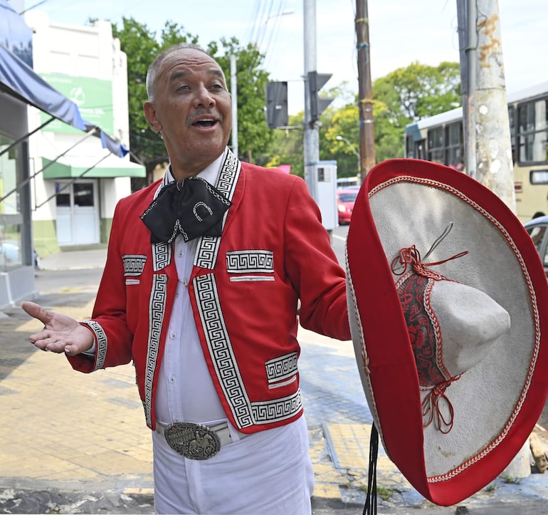 Líder Quiñónez comentó que a lo largo de estas tres décadas se ha presentado en diversos eventos, desde cumpleaños hasta entierros.