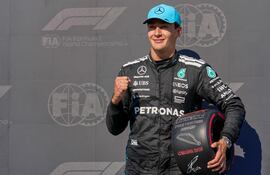 George Russell (27 años) terminó por delante de Max Verstappen y Oscar Piastri en el último intento de la qualy.