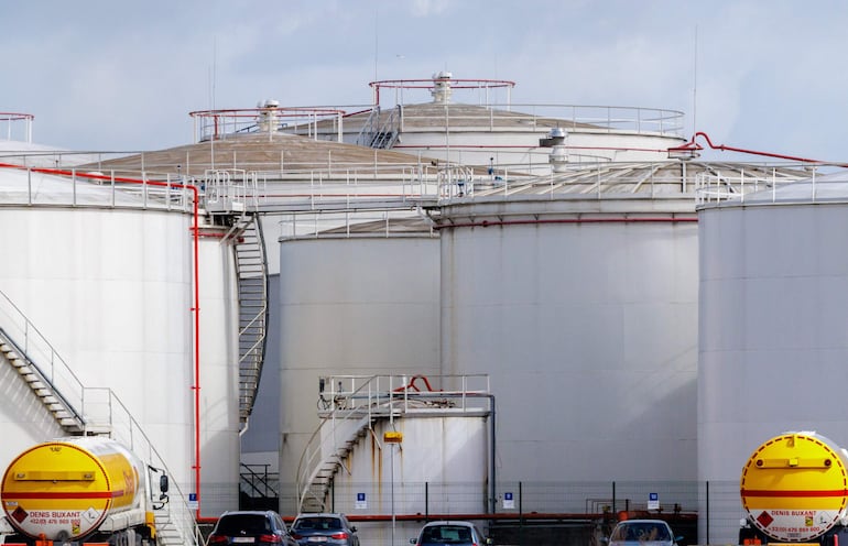 Precios del petróleo superan datos históricos por incertidumbre provocada por la guerra en Medio Oriente