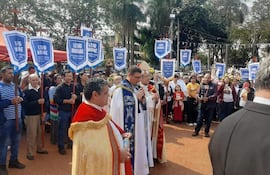 Una gran cantidad de fieles participó de las celebraciones religiosas. Gentileza: Junior Escobar.