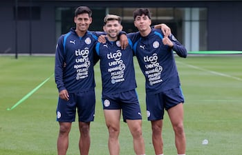 Hugo Adrián Benítez (23 años), Julio Enciso (22) y Hugo Cuenca (21), las nueva generación de la Albirroja posmundial.