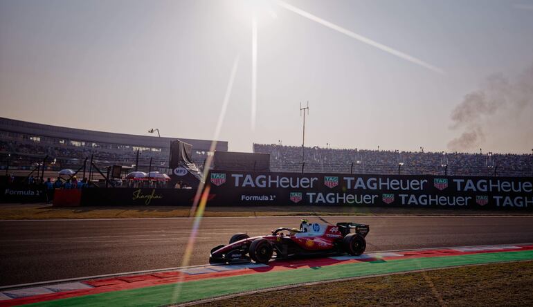 El monoplaza del británico Lewis Hamilton, piloto de Ferrari, durante la qualy de la sprint del Gran Premio de China del Mundial 2026 de la Fórmula 1 en el Circuito Internacional de Shanghái,  en Shanghai, China. 
