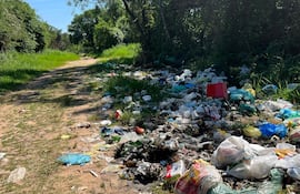 La compañía Pirayu’i de San Bernardino está atestada de basura, generando malestar entre pobladores y visitantes.