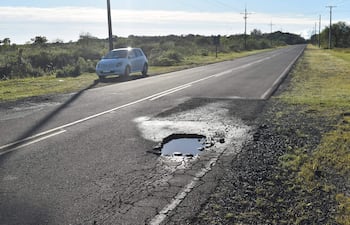 Baches peligrosos sobre ruta PY22 en zona de Ayolas.
