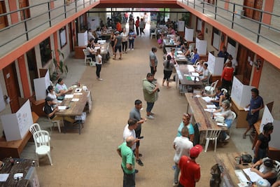 Archivo 2022 - Personas participan en una jornada de votación para elegir los candidatos para los comicios de 2023.