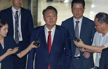 Yoon Suk Yeol (centro), en una foto de archivo.