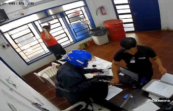 Video: motociclistas asaltan estación de servicios en Obligado
