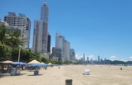 Playa del Balneario Camboriú, en Santa Catarina, Brasil.