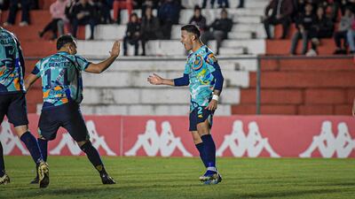 Rodi Ferreira celebra su gol para Luqueño ante General Caballero JLM.