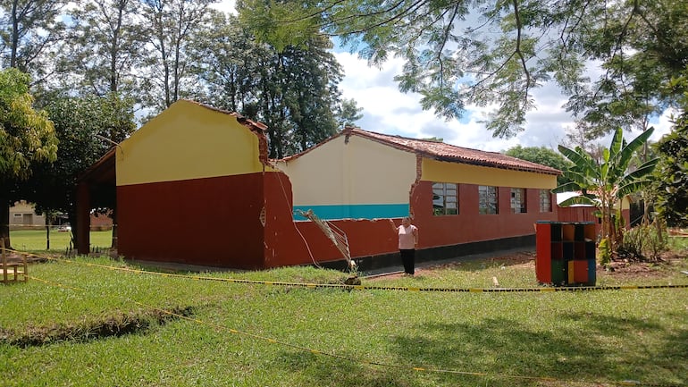 El aula se derrumbó de milagro durante un paro docente registrado el jueves de la semana pasada.