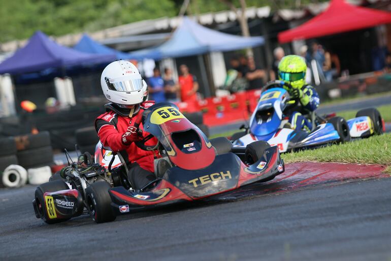 Mauricio Nielsen (#55) venció a Juan M. Torres y Sebastián Solalinde en Fórmula Mundial.
