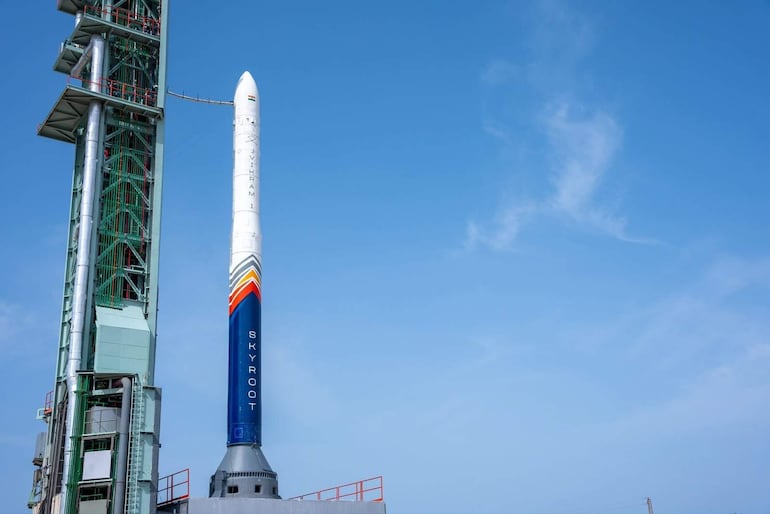 La empresa india Skyroot Aerospace hizo historia este sábado al lanzar con éxito el Vikram-1, el primer cohete orbital desarrollado por el sector privado en el país asiático, un hito que sitúa a la India en la élite del mercado espacial comercial global.