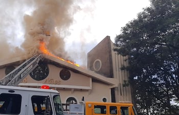 Incendio en la Catedral San Blas de Ciudad del Este.