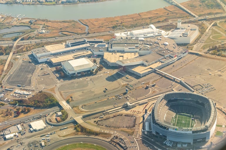 Meadowlands, Nueva Jersey, EE. UU. Fotografía aérea del estadio Metlife, el complejo comercial American Dream y el Meadowlands Arena.