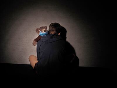 El caso fue denunciado primeramente por una maestra de escuela de la víctima y luego por el propio padre de la niña.