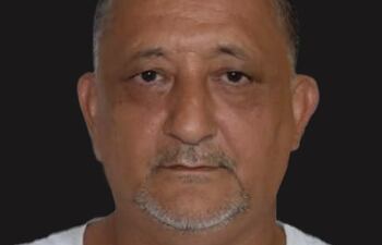 Fotografía de este martes 11 de octubre del 2025, de Luis Alberto Rojas, sentenciado a 25 años de cárcel como autor material del magnicidio del vicepresidente de la República Luis María Argaña ocurrido en marzo de 1999, quien recupera su libertad hoy.