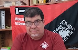 Gabríel Espínola, de la OTEP-A. Los docentes impulsan una recolección de firmas en contra de la reforma de la caja fiscal.