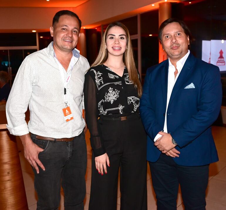 José González, Tamara Domínguez y Víctor Villalba.