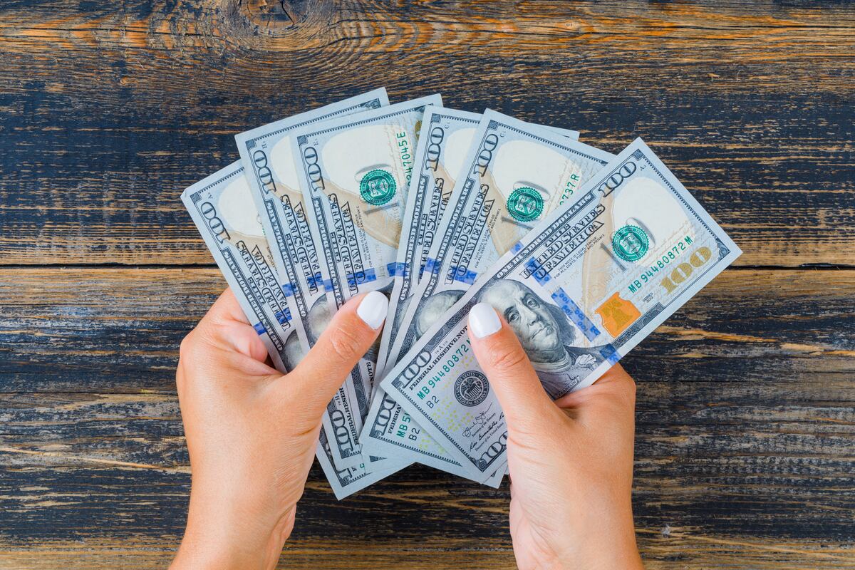 BCP reduce intervenciones a cero y dólar baja de G. 8.000 a niveles de G. 6.500