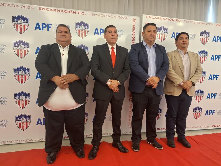 Presentación de escudo de Encarnación FC.