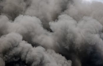 Humo negro tóxico.