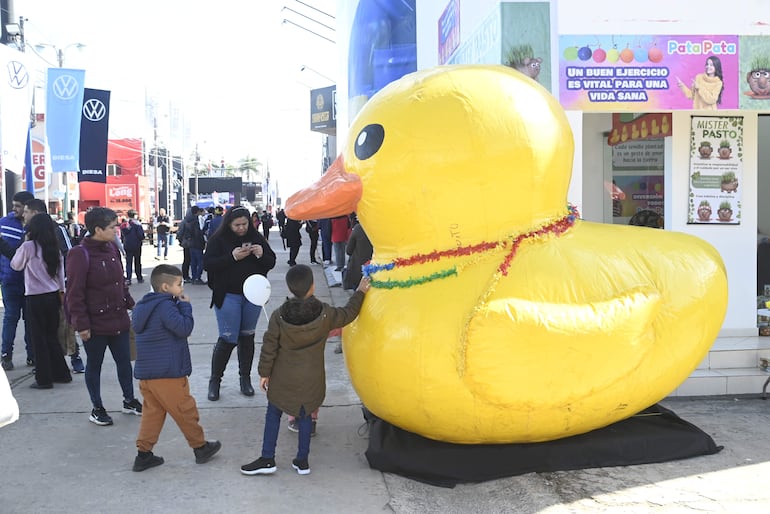 El patito amarillo es tendencia en la Expo de Mariano Roque Alonso.