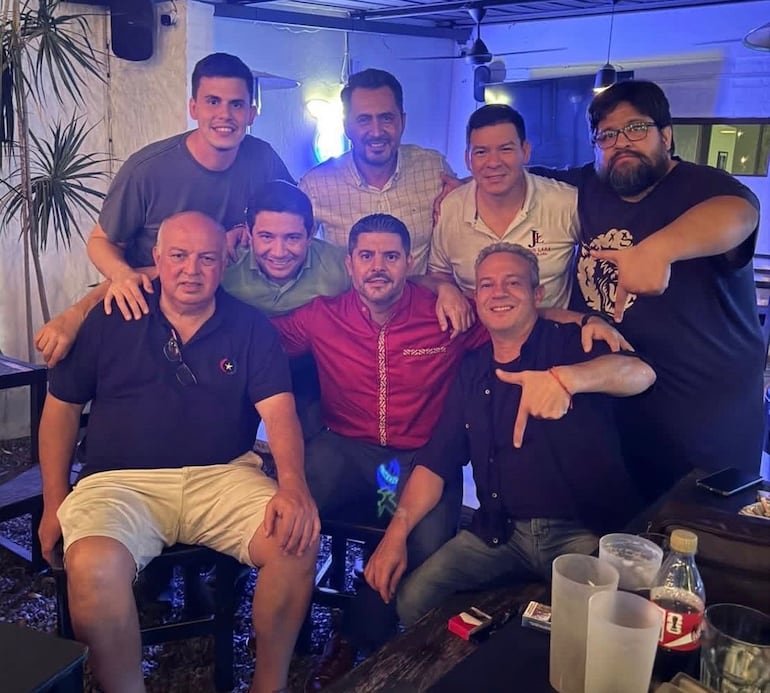 Primer roce Añeteté con Arnaldo: Piden la cabeza del jefe de campaña por reunirse con Nenecho