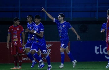 El delantero del Sportivo Limpeño, Wilson Merlo celebra el segundo tanto en el triunfo sobre Atlético Juventud, en la Primera Fase de la Copa Paraguay. (Foto: @CopaParaguayAPF)