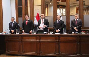 Óscar Paciello, Alejandro Aguilera, Orlando Arévalo, Mario Varela y Alfredo Enrique Kronawetter, en la sesión del JEM.