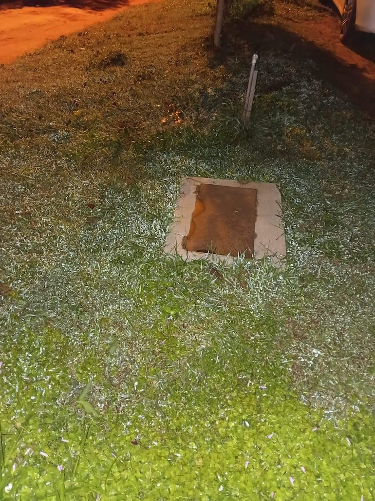 Leve escarcha cubrió campos y pastizales de Carapeguá durante la madrugada.