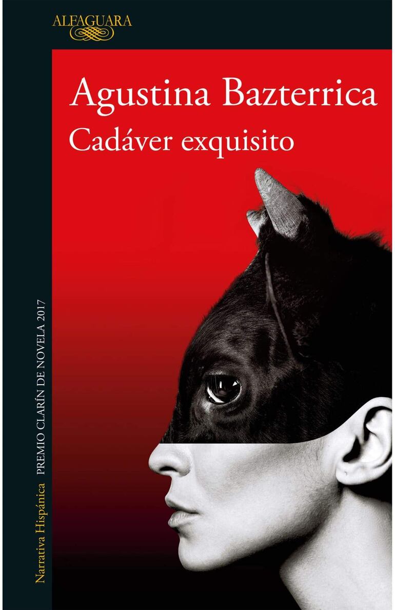 Agustina Bazterrica junto a su libro 'Cadáver exquisito', con un perro a sus pies en un ambiente de presentación literaria.