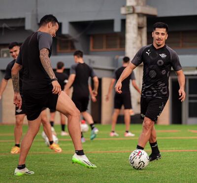 Néstor Rafael Giménez (der., 26) estará al margen durante seis semanas, aproximadamente.