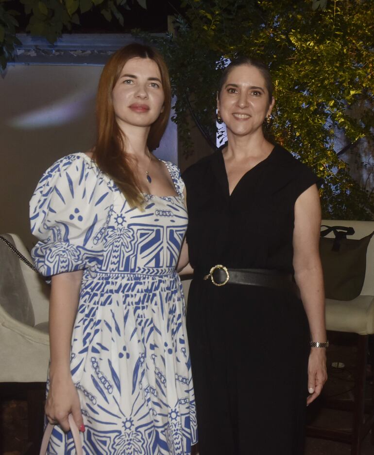 Hülga Kül junto con Margarita Martí.