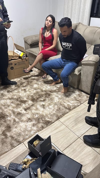 Orlando Cordeiro Dos Anjos, supuesto miembro de Comando Vermelho, y Patricia Ferreira de Lima, detenidos.