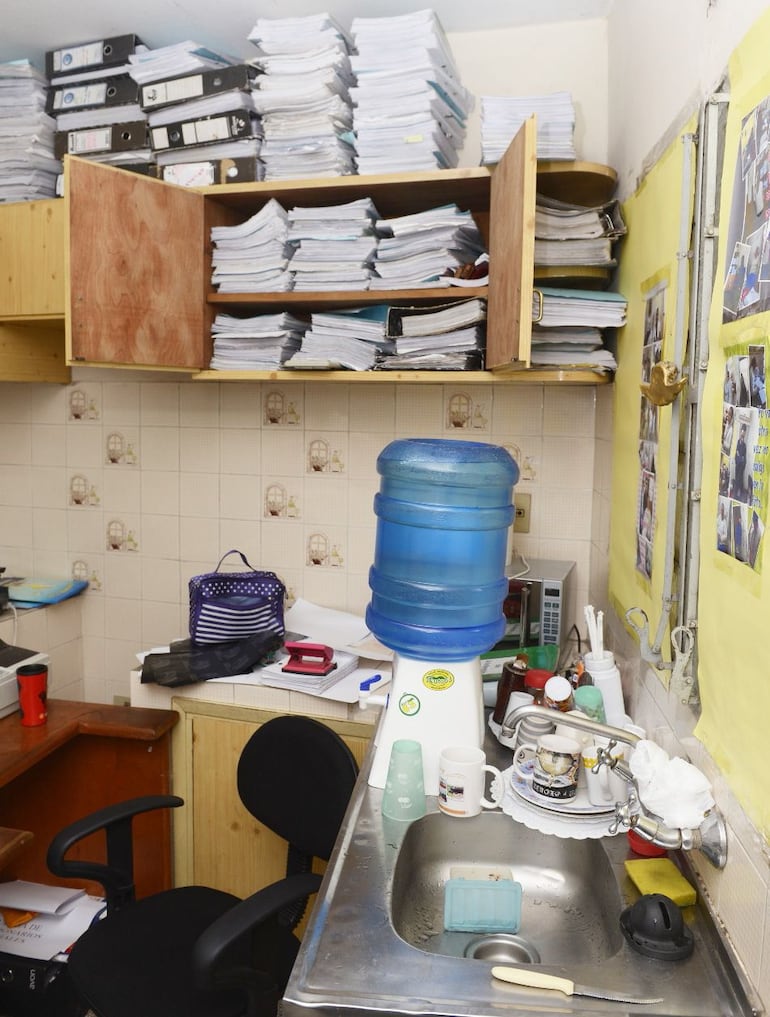 En la anterior sede de los juzgados de Lambaré, sobre la avenida Cacique Lambaré, las audiencias se realizaban en la cocina y en el área de servicio.