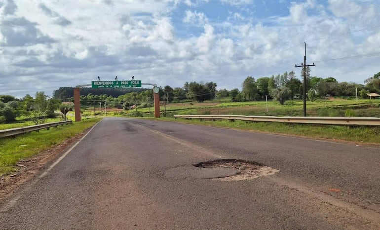Conductores y pobladores exigen reparaciones urgentes en ruta que conecta Independencia y Paso Yobái.