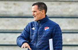 Víctor Eduardo Ceferino Bernay (56 años), director técnico argentino de Nacional.