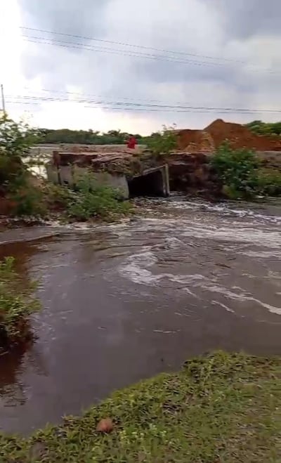 Varios caminos de Ñeembucú se encuentran cortados debido a las últimas precipitaciones y el avance del agua del río Paraná.