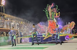 Imágenes de la noche inaugural de la edición 100 del Carnaval Encarnaceno 2026
