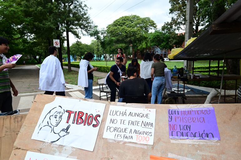 Barricadas en la UNA.