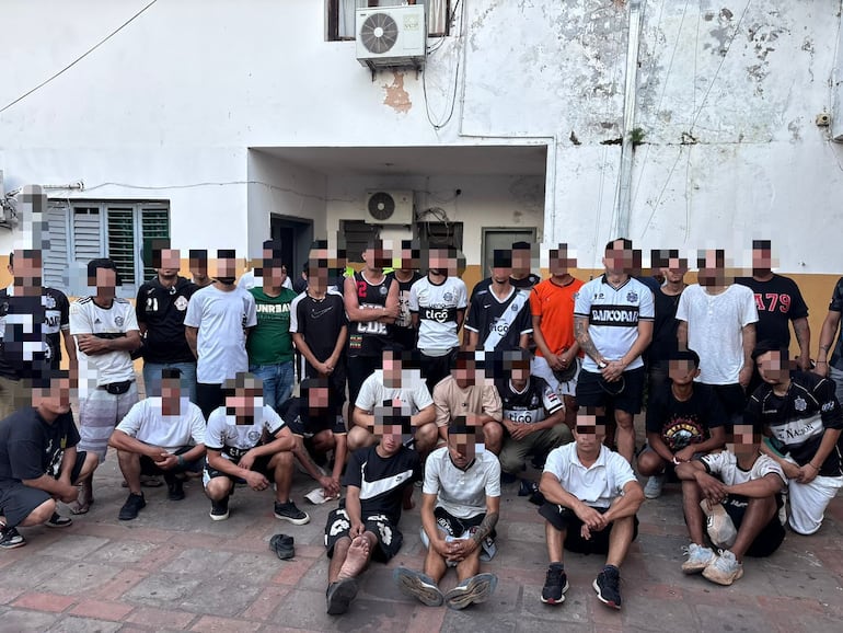 Demorados por alcotest positivos durante controles del partido Olimpia vs. Guaraní.