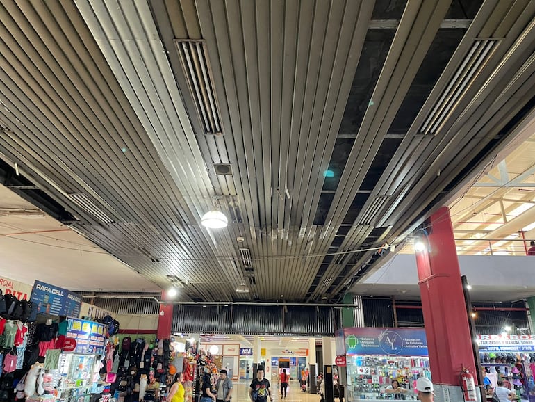 Estación de Buses de Asunción, una de la "víctimas" de las promesas de Nenecho. Infraestructura jamás terminó de ser intervenida.